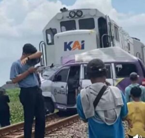 Kereta Api Matarmaja Tabrak Ambulance di Petak Jalan Ngujang – Kras Jpl 260
