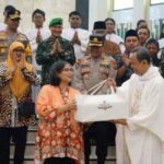 Pj Wali Kota Kediri Bersama Forkopimda, FKUB, dan Kepala Kemenag Kunjungi Gereja Tinjau Perayaan Natal