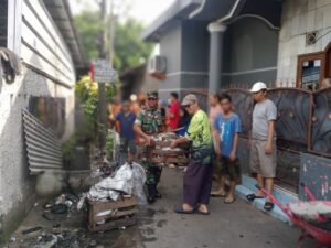 Jum’at Bersih Koramil 03/Pasar Rebo Bersihkan Masjid Jami Darussalam