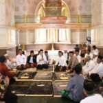 Pj Bupati Adriyanto Tunaikan Sholat Jum’at Perdana di Masjid Wisata Religi