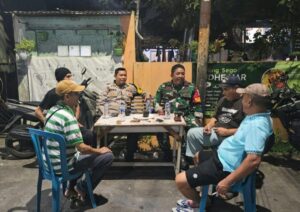 Bhabinkamtibmas Polsek Matraman Bersinergi dengan Babinsa Sambang Warga dalam Pemeliharaan Kamtibmas