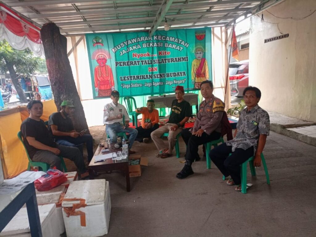 Bhabinkamtibmas Jalin Sinergi dengan Jajaka Bekasi Barat, Jaga Kondusifitas Jelang Tahun Baru