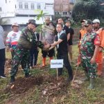 Karya Bhakti Koramil Kramatjati Tanam Pohon Produktif di Kali Item Cililitan