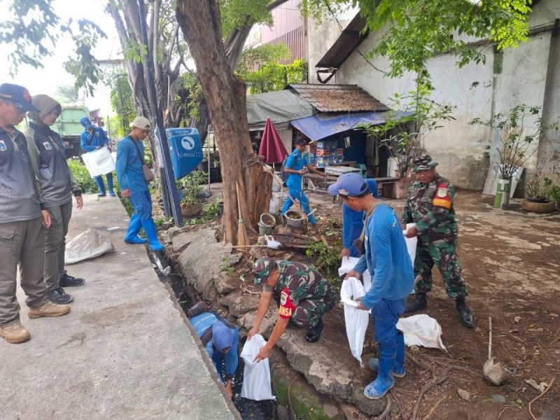 Koramil 02/SB Melaksanakan Kegiatan Grebek Lumpur Bersama Tiga Pilar