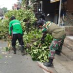 Tingkatkan Semangat Gotong Royong Babinsa Koramil 07/Kemayoran Laksanakan Pembersihan Lingkungan