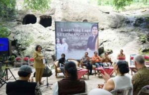 Pj Wali Kota Kediri Bersama Dyah Prasadja Seniman Kota Kediri Rilis Lagu Selomangleng Kebak Cerito