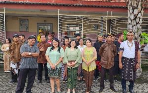 Keluarga Besar SMAK Frateran Surabaya Rayakan Tahun Baru 2025