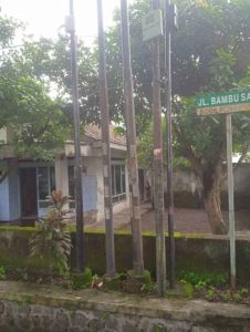 Warga Blabak Kota Kediri Keluhkan Pemasangan Tiang Internet di Area Pekarangannya Tanpa Izin