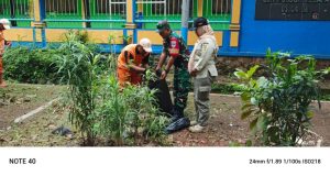 Ciptakan Lingkungan Bersih di Tahun Baru Oleh Koramil Duren Sawit