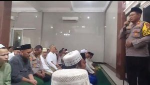 Kapolsek Duren Sawit Berikan Edukasi kepada Masyarakat pada Ba’da Shalat Jumat