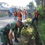 Koramil 05/Bantargebang Bersama Warga Laksanakan Karya Bakti Cegah Banjir dan Penyebaran DBD