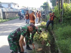 Koramil 05/Bantargebang Bersama Warga Laksanakan Karya Bakti Cegah Banjir dan Penyebaran DBD