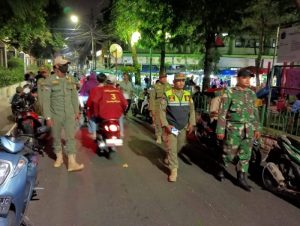 Babinsa 08/Johar Baru Laksanakan Patroli Cipta Kondisi untuk Jaga Keamanan Wilayah