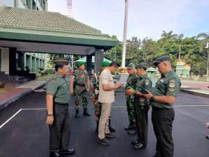 Cegah Judol Dan Pinjol Pasi Intel Kodim 0505/JT Cek HP Anggota