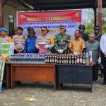 Dandim 1715/Yahukimo dan Kapolres Yahukimo Musnahkan Miras Hasil Patroli Gabungan TNI-POLRI di Yahukimo pada Tahun 2025