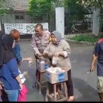 Bhabinkamtibmas Menteng Giat Jumat Berkah Di Warteg Bude
