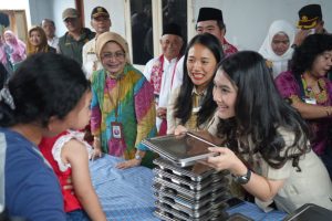 Dukung Program Makan Bergizi Gratis, Danramil Pasar Rebo Dampingi Distribusi Makan ke Lokasi