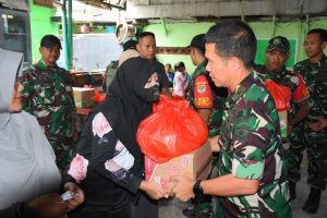 Dandim 0501/JP Salurkan Bantuan Sembako untuk Korban Kebakaran di Kebon Kosong, Kemayoran