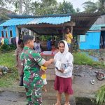 Dukung Program Penurunan Angka Stunting, Babinsa Koramil Mapurujaya Bagikan Susu Kepada Ibu Hamil