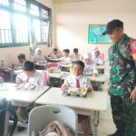 Babinsa Koramil Duren Sawit Kawal Distribusi MBG