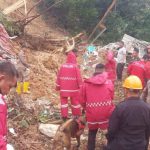 Respon Cepat Polda Kepri Evakuasi Warga Atas Bencana Alam Tanah Longsor di Tiban Koperasi
