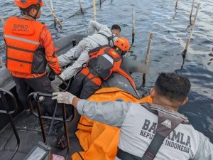 Bakamla RI Bersama Tim Gabungan Evakuasi Korban Kecelakaan Kapal di Perairan Pulau Cipir