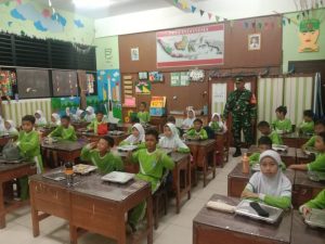 Serentak 5955 Porsi Makanan Bergizi di Distribusikan Ke 13 Sekolah Wil. Koramil 03/ Pasar Rebo