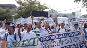 Ribuan Guru Honorer Indramayu Turun ke Jalan, Nasib Tak Jelas