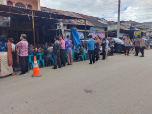 Melayat Ke Rumah Duka Camat Siantar Narumonda, Kapolres Toba Ucapkan Belasungkawa