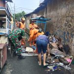 Aksi Bersih-Bersih Kolaborasi Babinsa Bersama Warga Untuk Menjaga Kenyamanan dan Keindahan Lingkungan