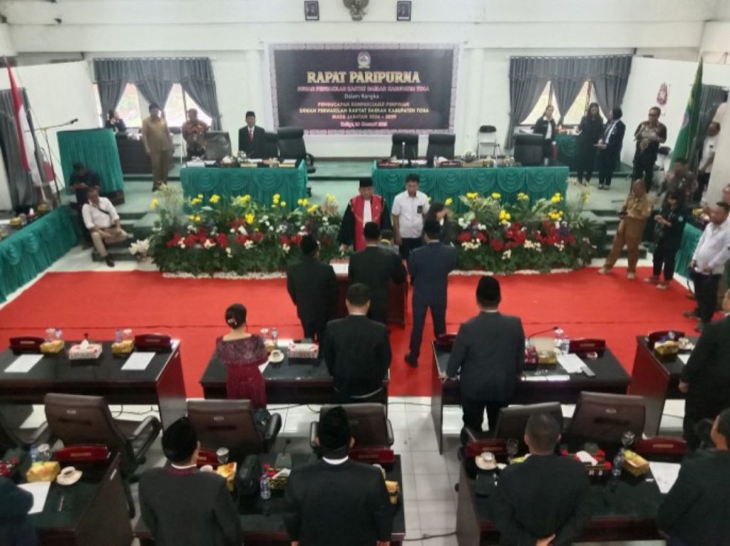 Resmi Dilantik Pimpinan DRPD Kabupaten Toba Tugas dan Fungsi DPRD Harus Semakin Baik