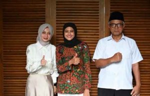 Mbak Vinanda – Gus Qowim Silaturahmi ke Rumah Bunda Fey