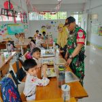 Distribusi MBG, Oleh Babinsa Koramil Duren Sawit Yayasan Pleton Cafe Buaran