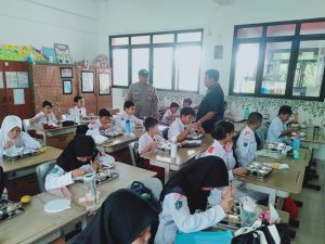 Sinergi TNI Polri Lakukan Monitoring Pemberian Makanan Bergizi Gratis