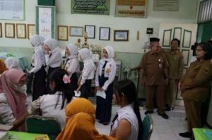186 Siswa Perempuan Usia 15 Tahun Laksanakan Imunisasi HPV di SMPN 4 Kota Kediri