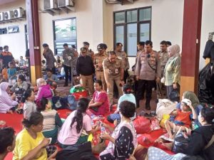 Polres Metro Jakarta Pusat Gelar Bakti Kesehatan Lapangan Untuk Korban Kebakaran Kebon Kosong