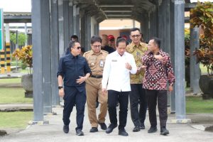 Menteri Lingkungan Hidup RI di Dampingi Pj Bupati Bojonegoro Kunjungi Sumur Minyak Tradisional Desa Wonocolo