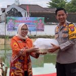 Dukung Program Ketahanan Pangan, Pemkab dan Polres Bojonegoro Tabur 10.000 Benih Ikan di Kolam