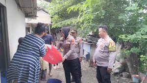 Kapolsek Kedungwaringin AKP Aliyani Gelar Jumat Berkah, Bagikan Sembako untuk Warga Kurang Mampu