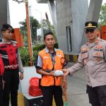 Berbagi Kebahagiaan, Kasatbinmas Bagikan Makanan Siap Santap