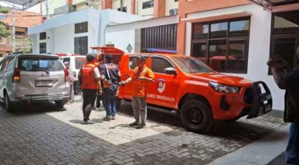 Jasad Potongan Korban Mutilasi Dalam Tas Koper di Bawa ke RS Bhayangkara Kediri Untuk Autopsi