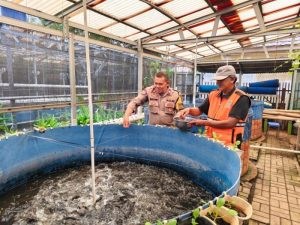 Bhabinkamtibmas Kelurahan Penggilingan Pantau Ketahanan Pangan Bergizi, Dukung Program Asta Cita