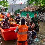 Evakuasi Lansia dan Peninjauan Pengungsian oleh Dandim 0502/JU dan Forkopimko Jakarta Utara
