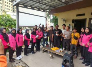 Bhayangkari Polsek Metro Menteng Melaksanakan Jumat Berkah Membagikan Nasi Siap Saji Kepada Yang Membutuhkan