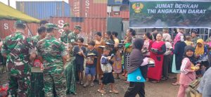 Kodim 0502/Jakarta Utara Bersama TNI AD Gelar Jumat Berkah untuk Warga Terdampak Banjir di Rorotan