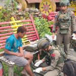 Tim Medis Satgas Ops Damai Cartenz Berikan Pelayanan Kesehatan bagi Warga Puncak Jaya