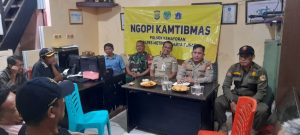 Kapolsek Kemayoran Gelar “Ngopi Kamtibmas” Bersama Warga di Pos RW 05 Kelurahan Utan Panjang
