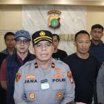 Pemotor Nekat Lawan Arah dan Pecahkan Kaca Mobil, Polisi Gerak Cepat Amankan Pelaku