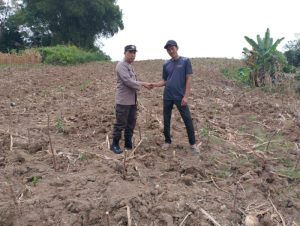 Bhabinkamtibmas Turut Mendukung Program Ketahanan Pangan Bersama Masyarakat