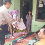 Wujud Empati, Polsek Sliyeg Bagikan Bansos ke Warga Jompo